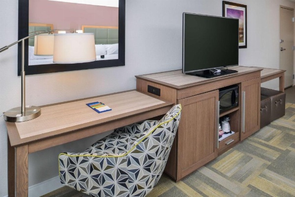 Hampton Inn and Suites Altoona-Des Moines by Hilton image 25